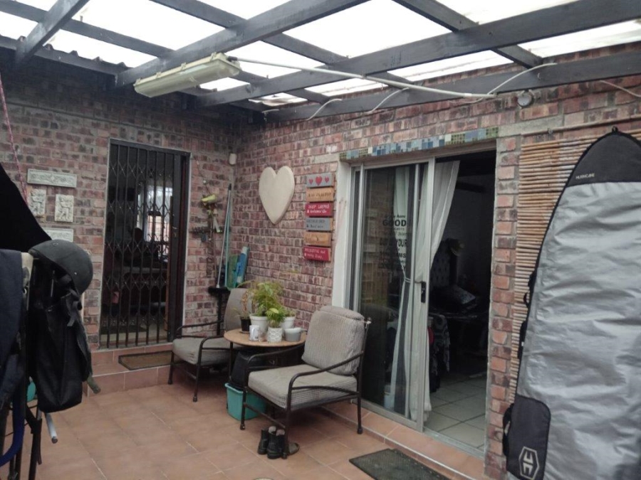 5 Bedroom Property for Sale in Wavecrest Eastern Cape